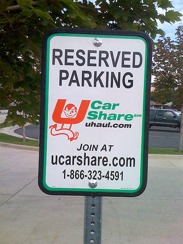 U Car Shareの専用駐車場の看板。